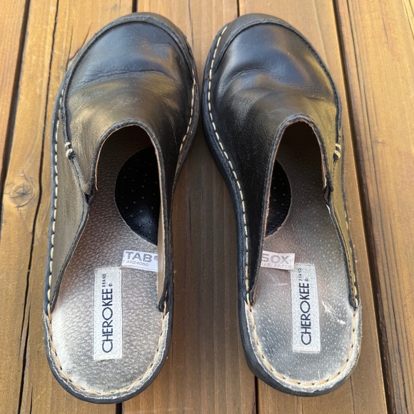 Cherokee Black Leather Clogs - Picture 2 of 10